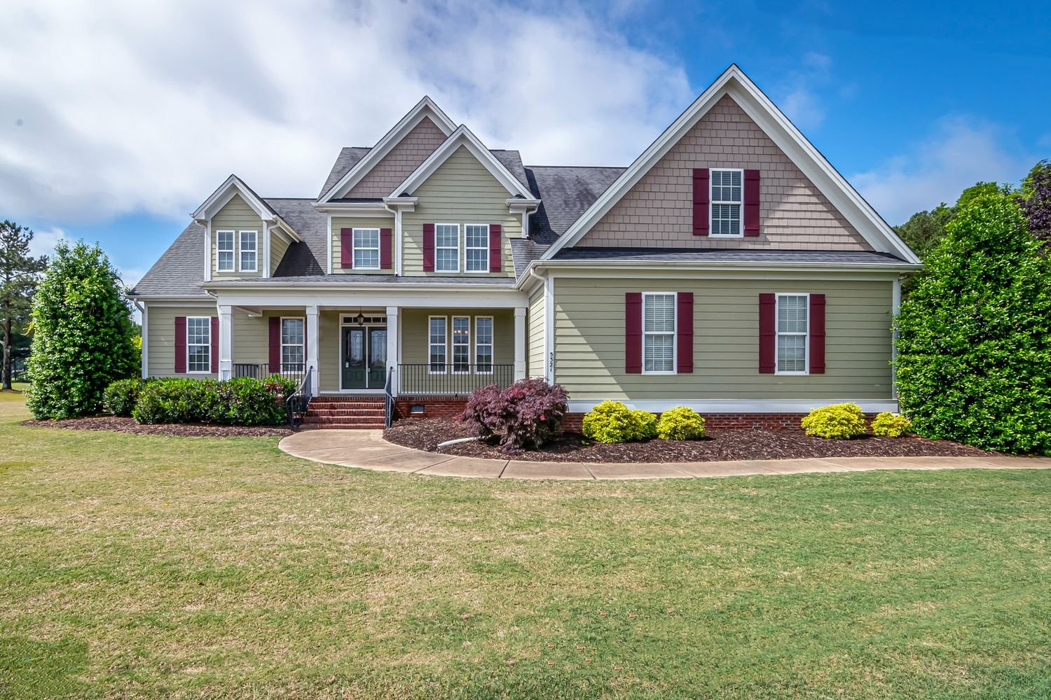 A welcoming suburban family home with a green lawn near Toledo, Ohio